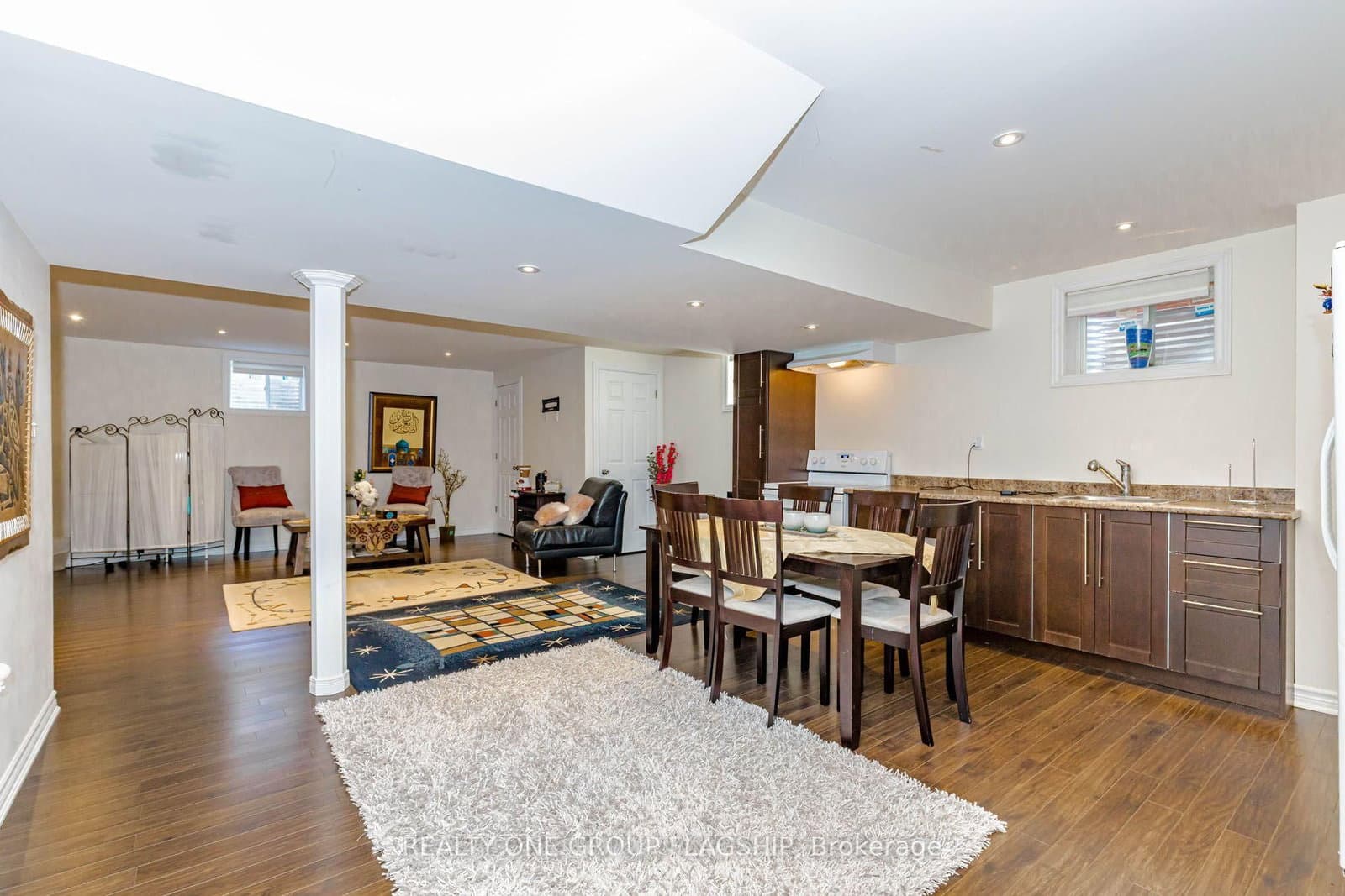 715 Casarin Crescent thumbnail 40