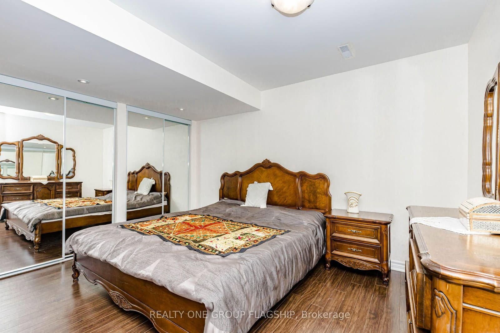 715 Casarin Crescent thumbnail 42