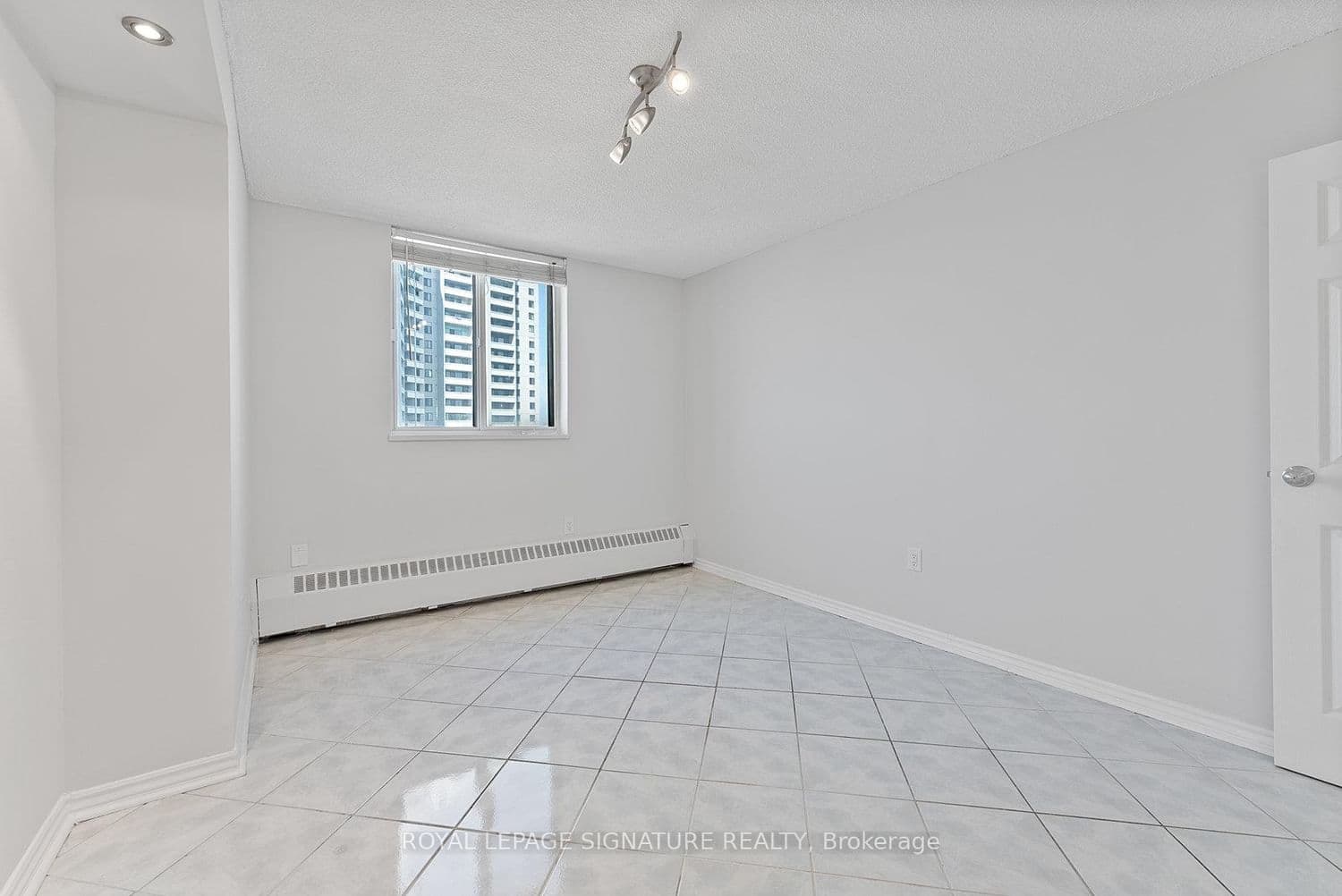 5 San Romanoway, Unit 906 thumbnail 16