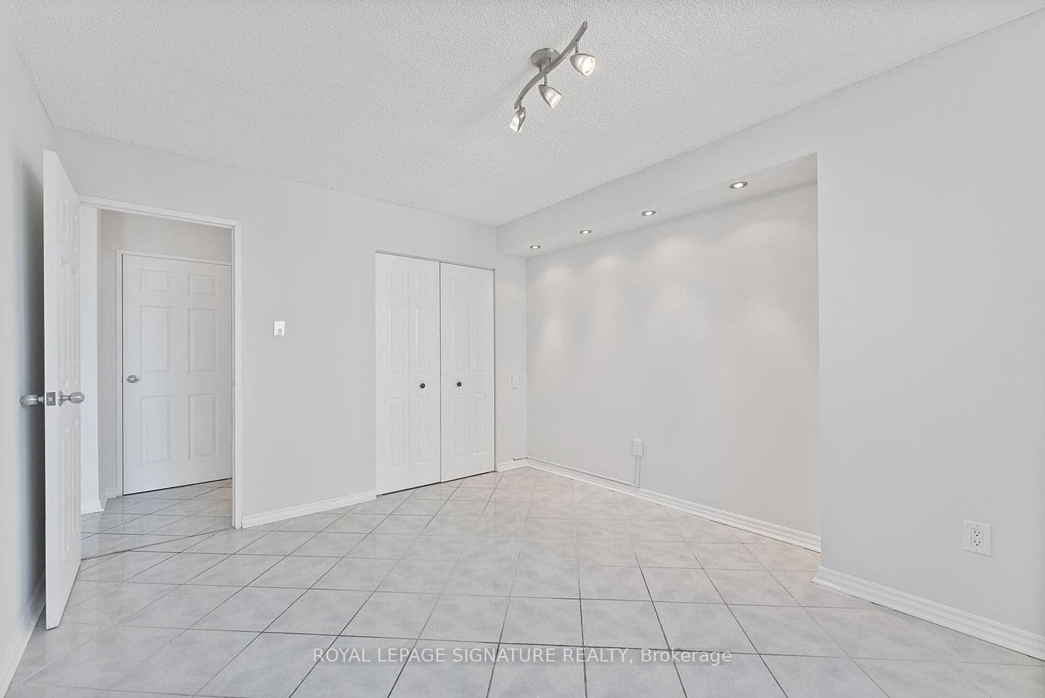5 San Romanoway, Unit 906 thumbnail 17