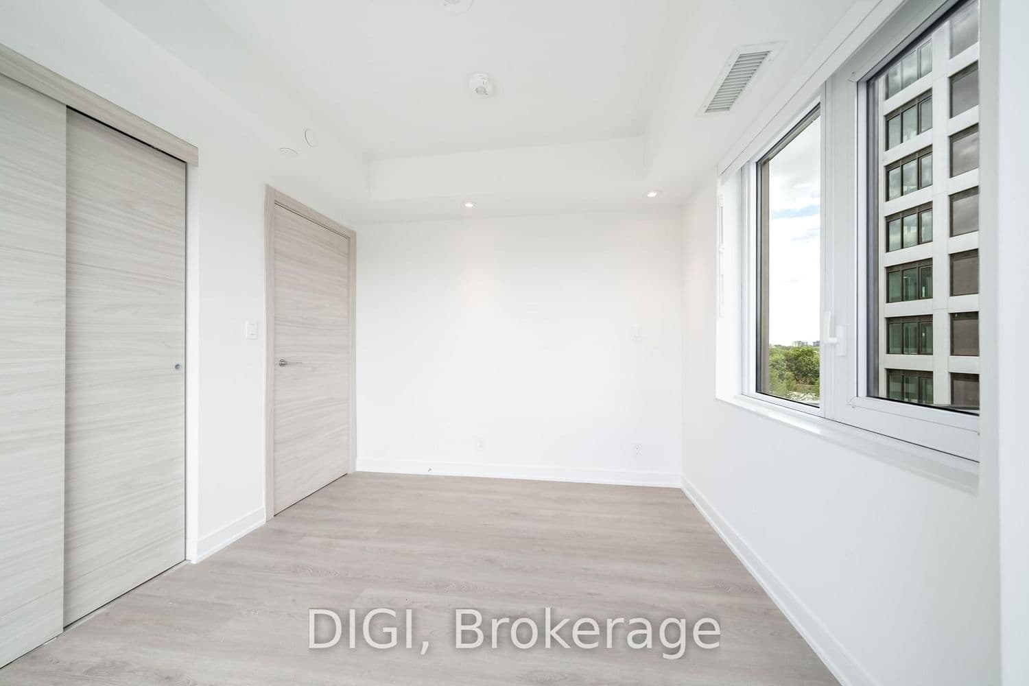 485 Perth Avenue, Unit E613 thumbnail 12