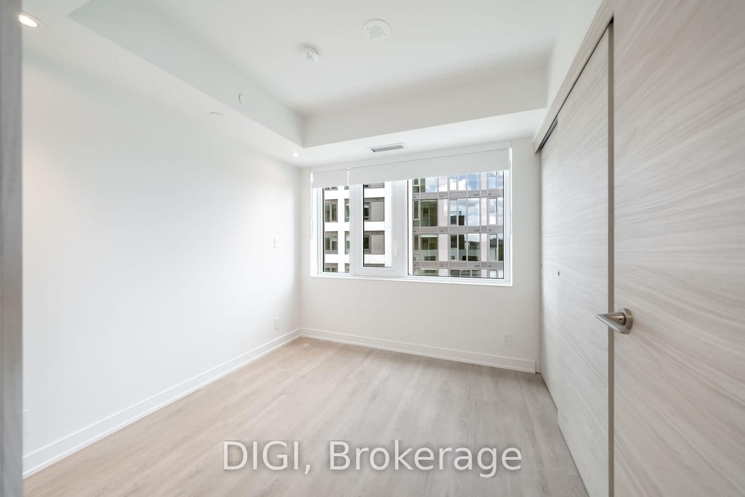 485 Perth Avenue, Unit E613 thumbnail 13
