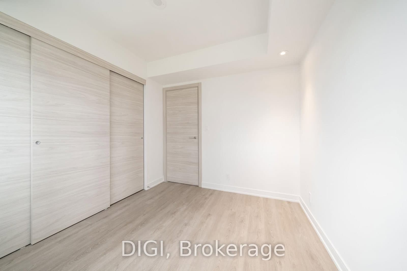 485 Perth Avenue, Unit E613 thumbnail 15