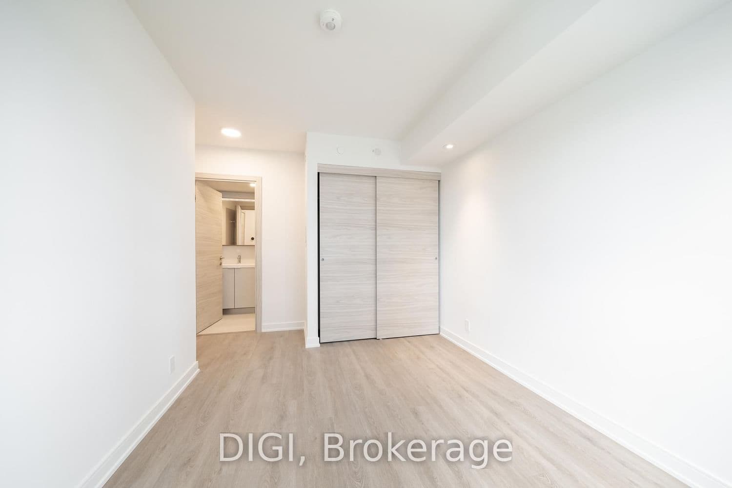 485 Perth Avenue, Unit E613 thumbnail 19