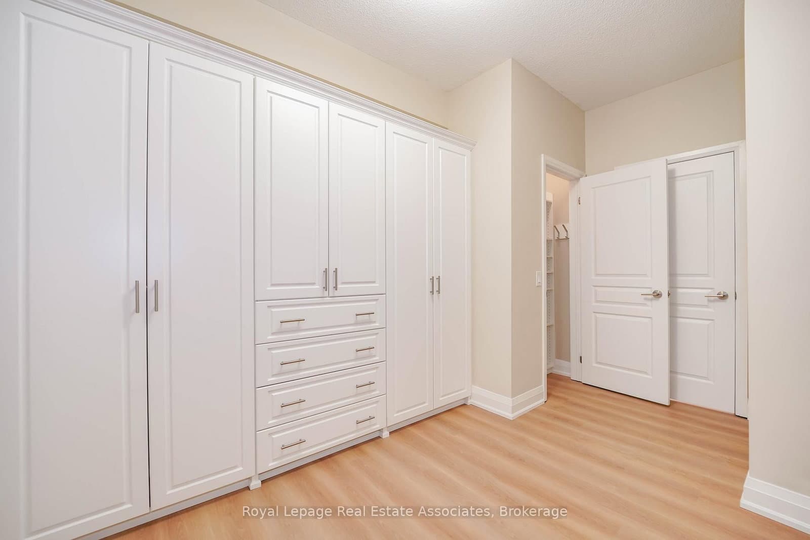 1 Hurontario Street, Unit 308 thumbnail 14