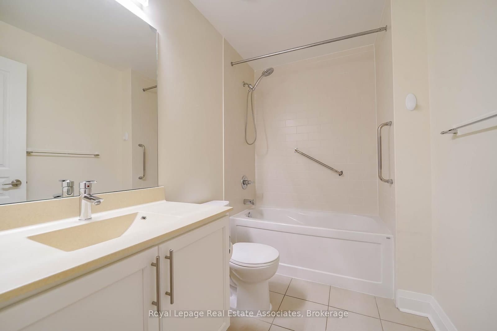 1 Hurontario Street, Unit 308 thumbnail 3
