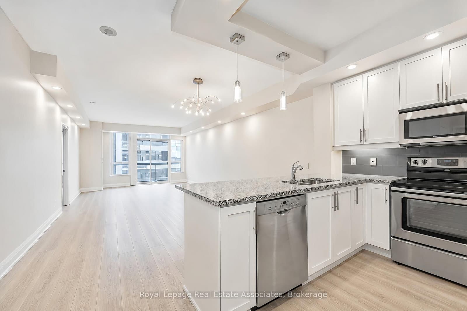 1 Hurontario Street, Unit 308 thumbnail 4