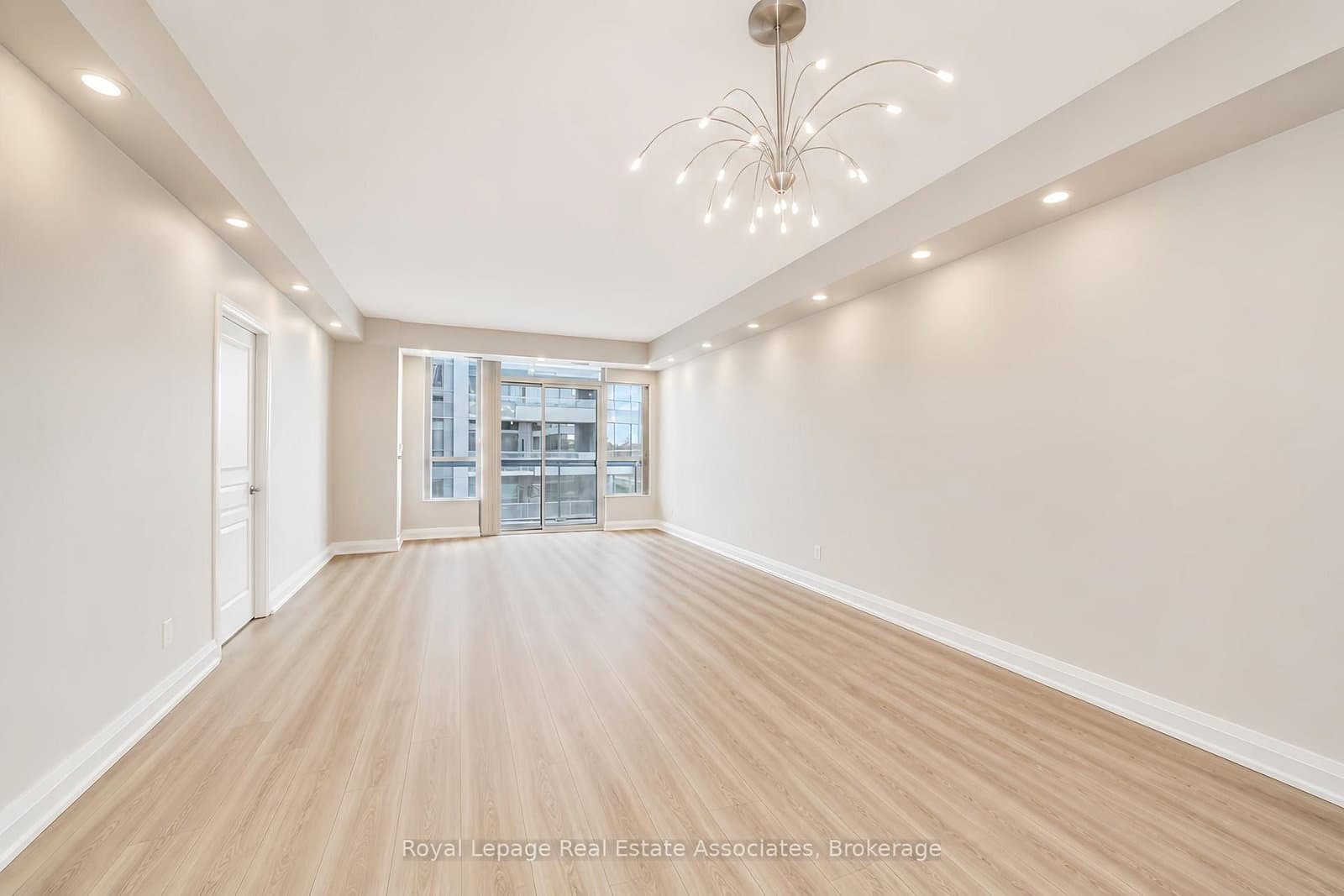 1 Hurontario Street, Unit 308 thumbnail 5