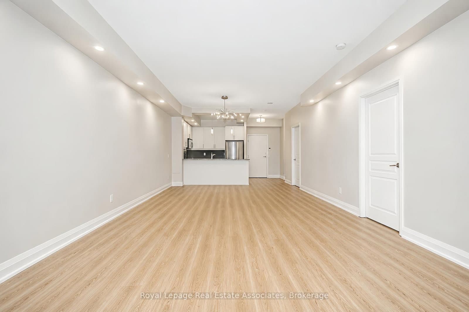 1 Hurontario Street, Unit 308 thumbnail 8