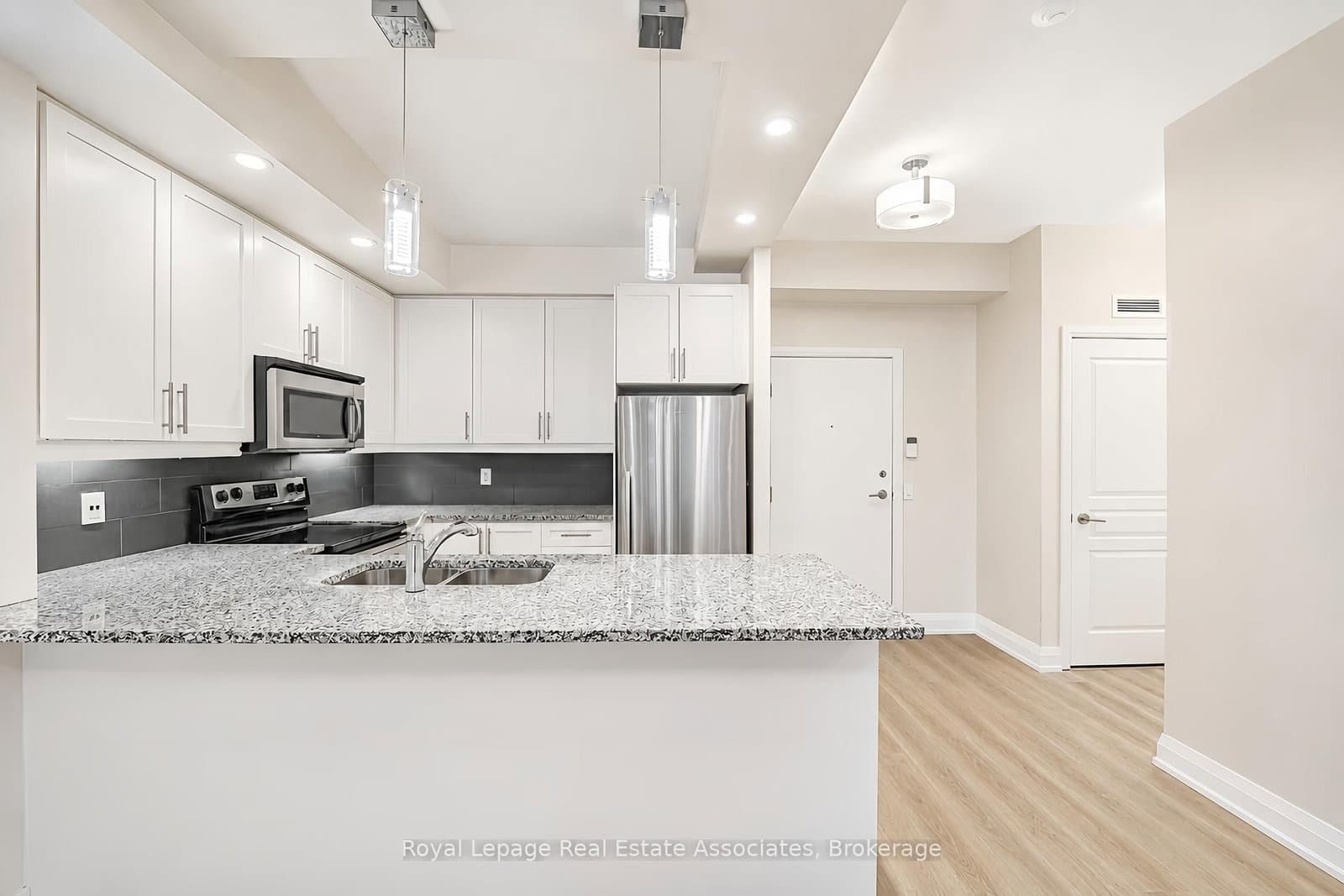 1 Hurontario Street, Unit 308 thumbnail 9