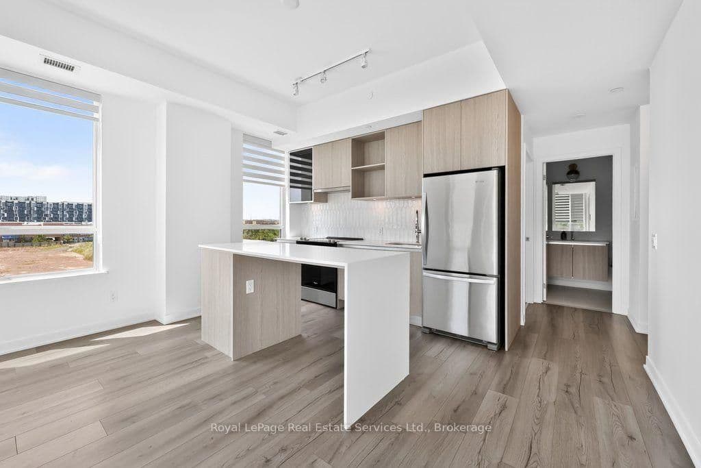 405 Dundas Street W, Unit 332 thumbnail 12