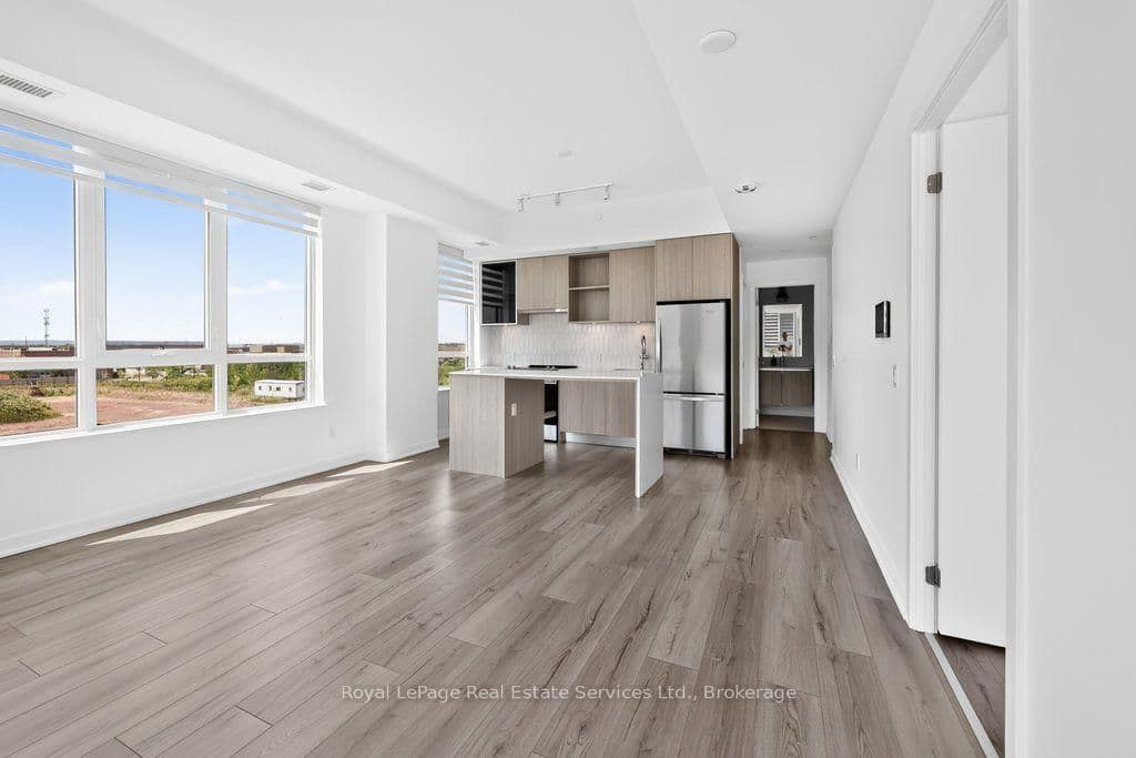 405 Dundas Street W, Unit 332 thumbnail 16