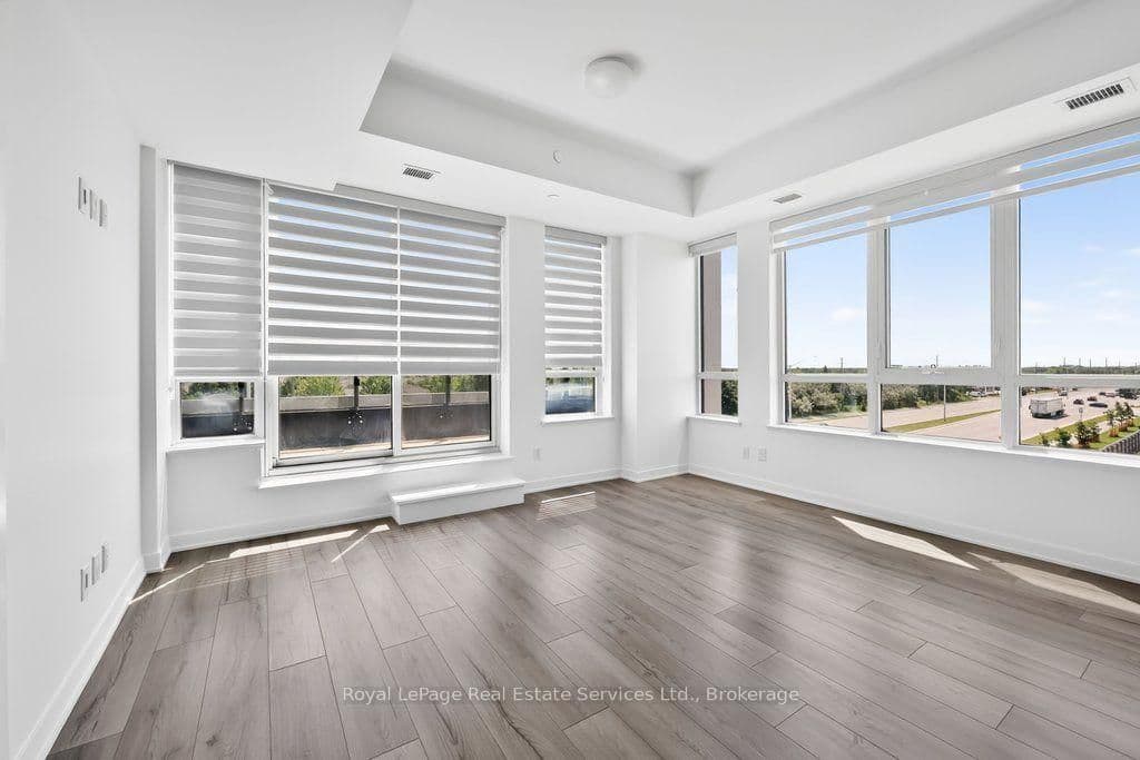 405 Dundas Street W, Unit 332 thumbnail 18