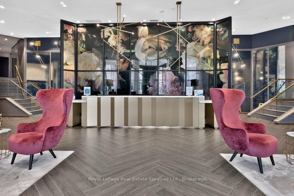 405 Dundas Street W, Unit 332 thumbnail 2