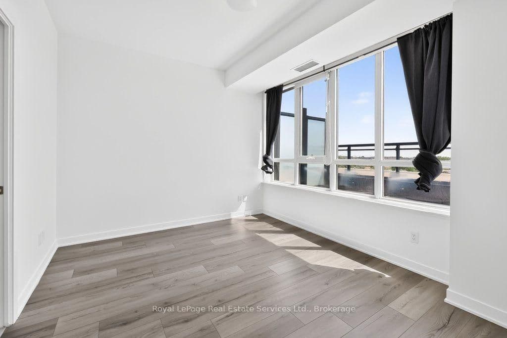 405 Dundas Street W, Unit 332 thumbnail 21