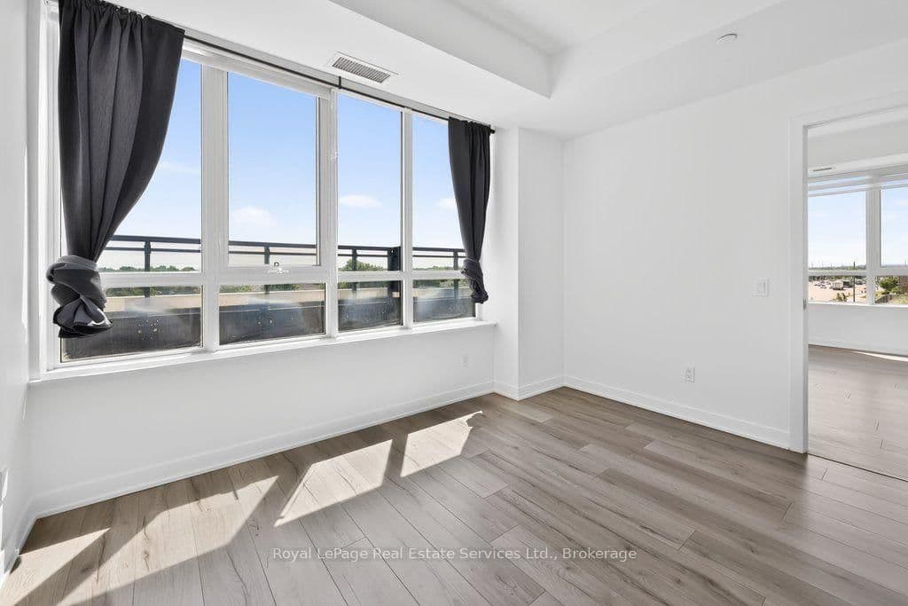 405 Dundas Street W, Unit 332 thumbnail 22