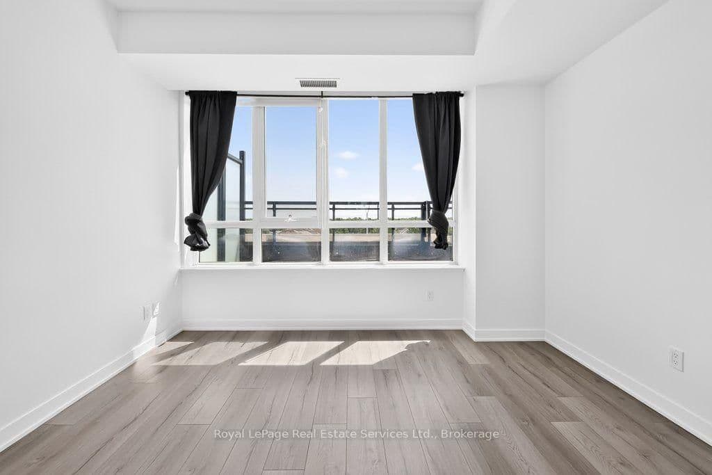 405 Dundas Street W, Unit 332 thumbnail 23