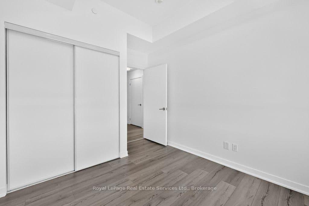 405 Dundas Street W, Unit 332 thumbnail 26