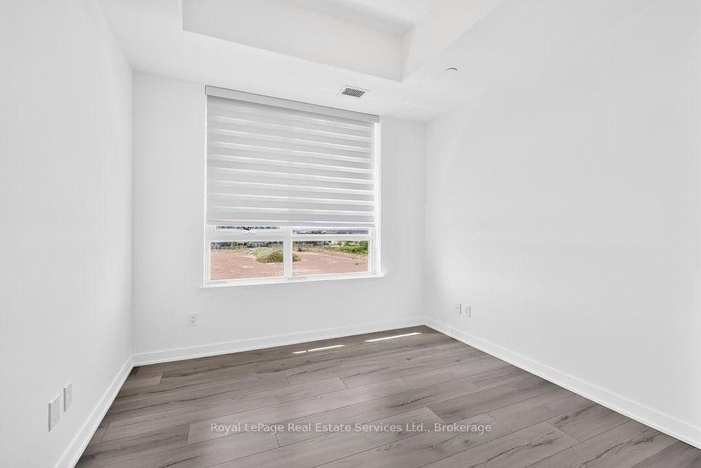 405 Dundas Street W, Unit 332 thumbnail 28