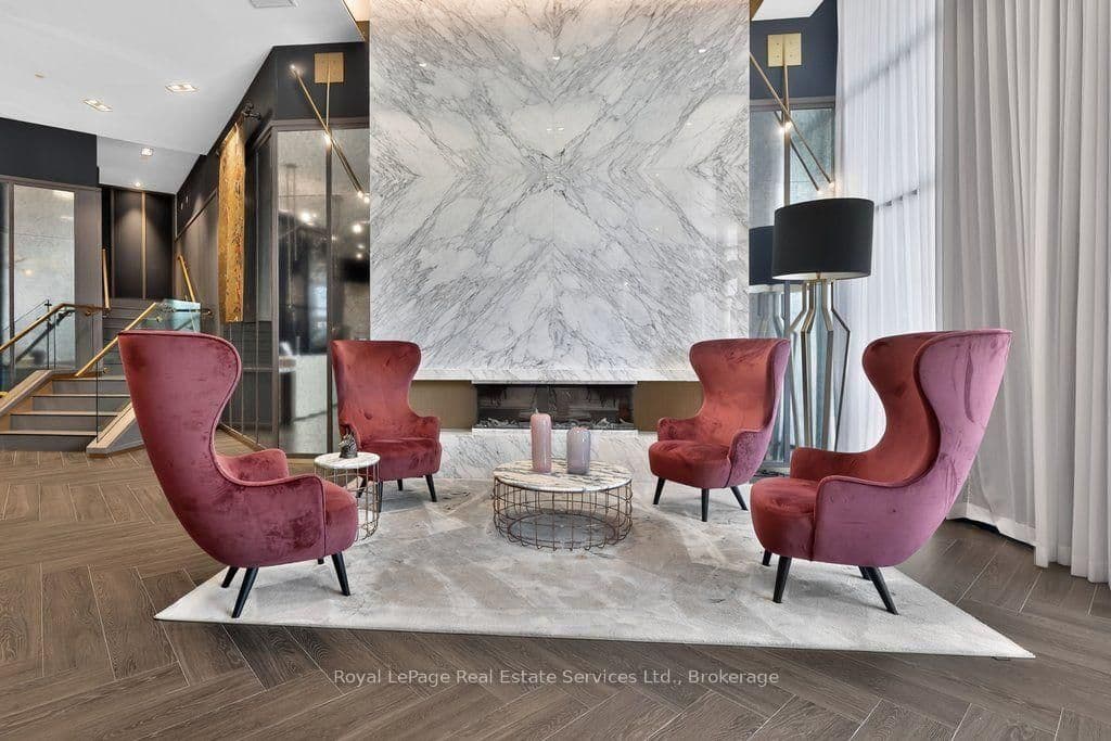 405 Dundas Street W, Unit 332 thumbnail 3
