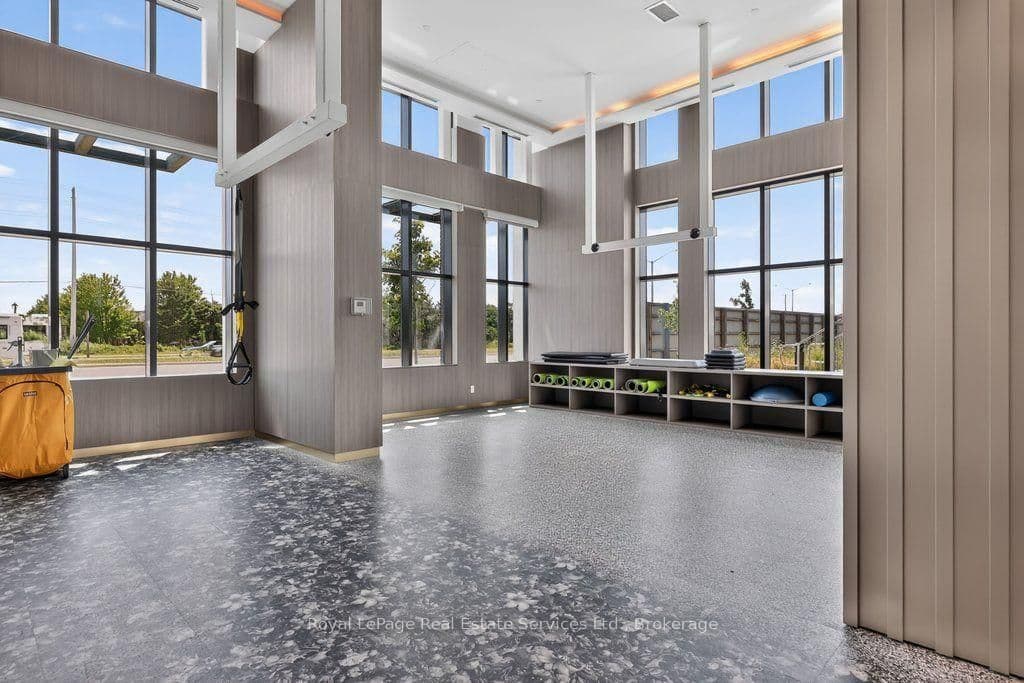 405 Dundas Street W, Unit 332 thumbnail 37
