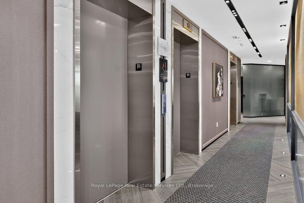 405 Dundas Street W, Unit 332 thumbnail 4