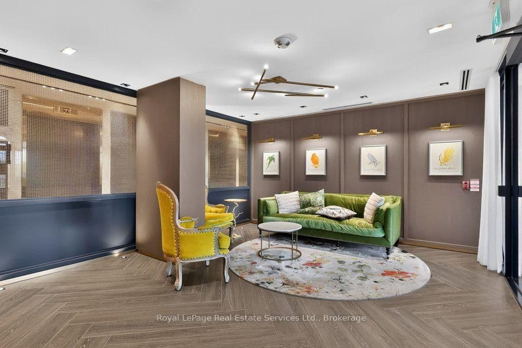 405 Dundas Street W, Unit 332 thumbnail 40