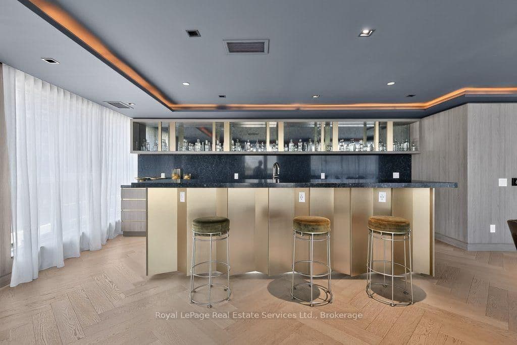 405 Dundas Street W, Unit 332 thumbnail 43