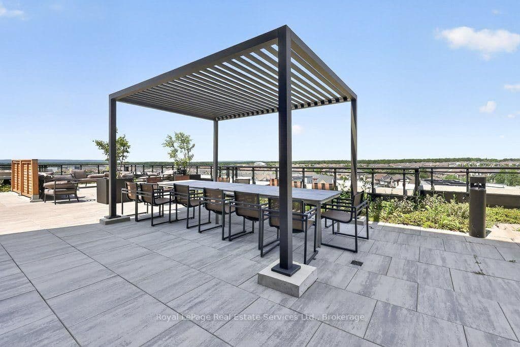 405 Dundas Street W, Unit 332 thumbnail 46