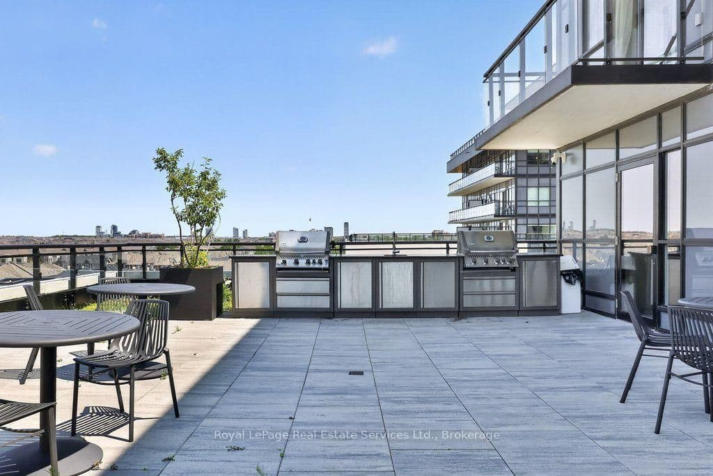 405 Dundas Street W, Unit 332 thumbnail 47