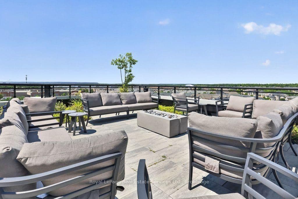 405 Dundas Street W, Unit 332 thumbnail 48