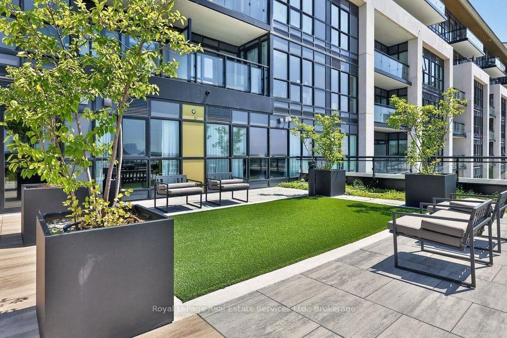 405 Dundas Street W, Unit 332 thumbnail 49