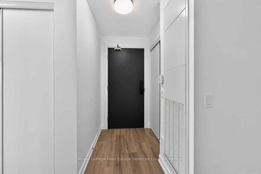 405 Dundas Street W, Unit 332 thumbnail 6