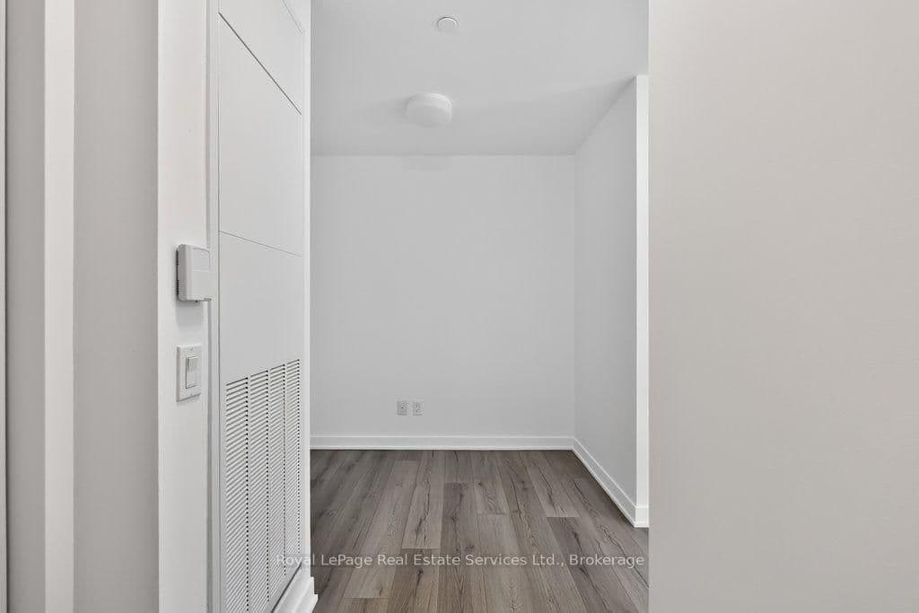 405 Dundas Street W, Unit 332 thumbnail 7
