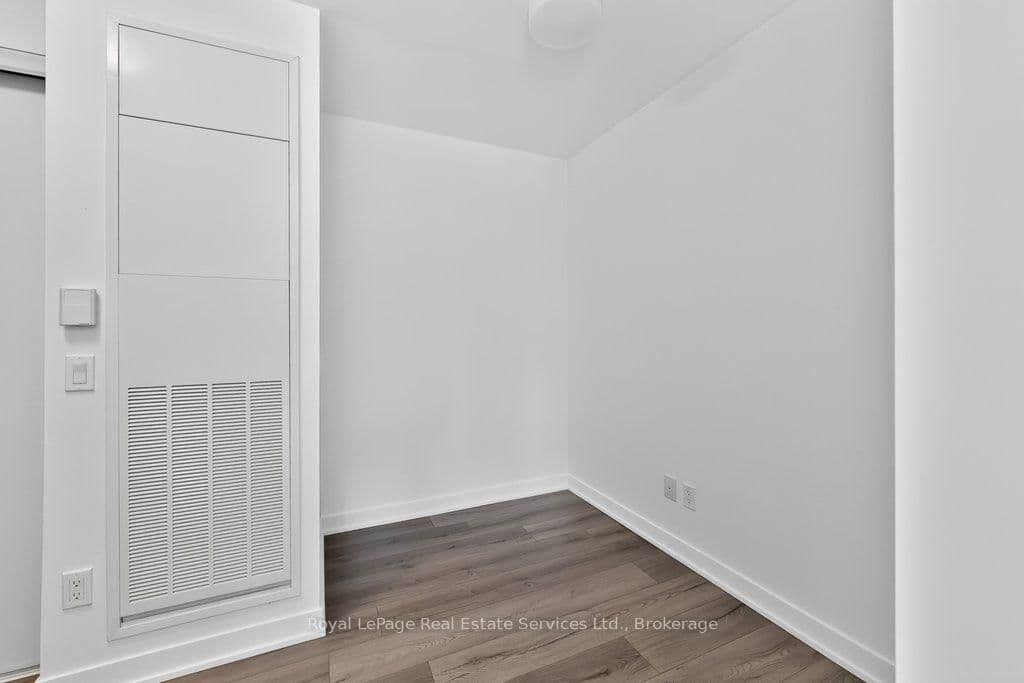 405 Dundas Street W, Unit 332 thumbnail 9