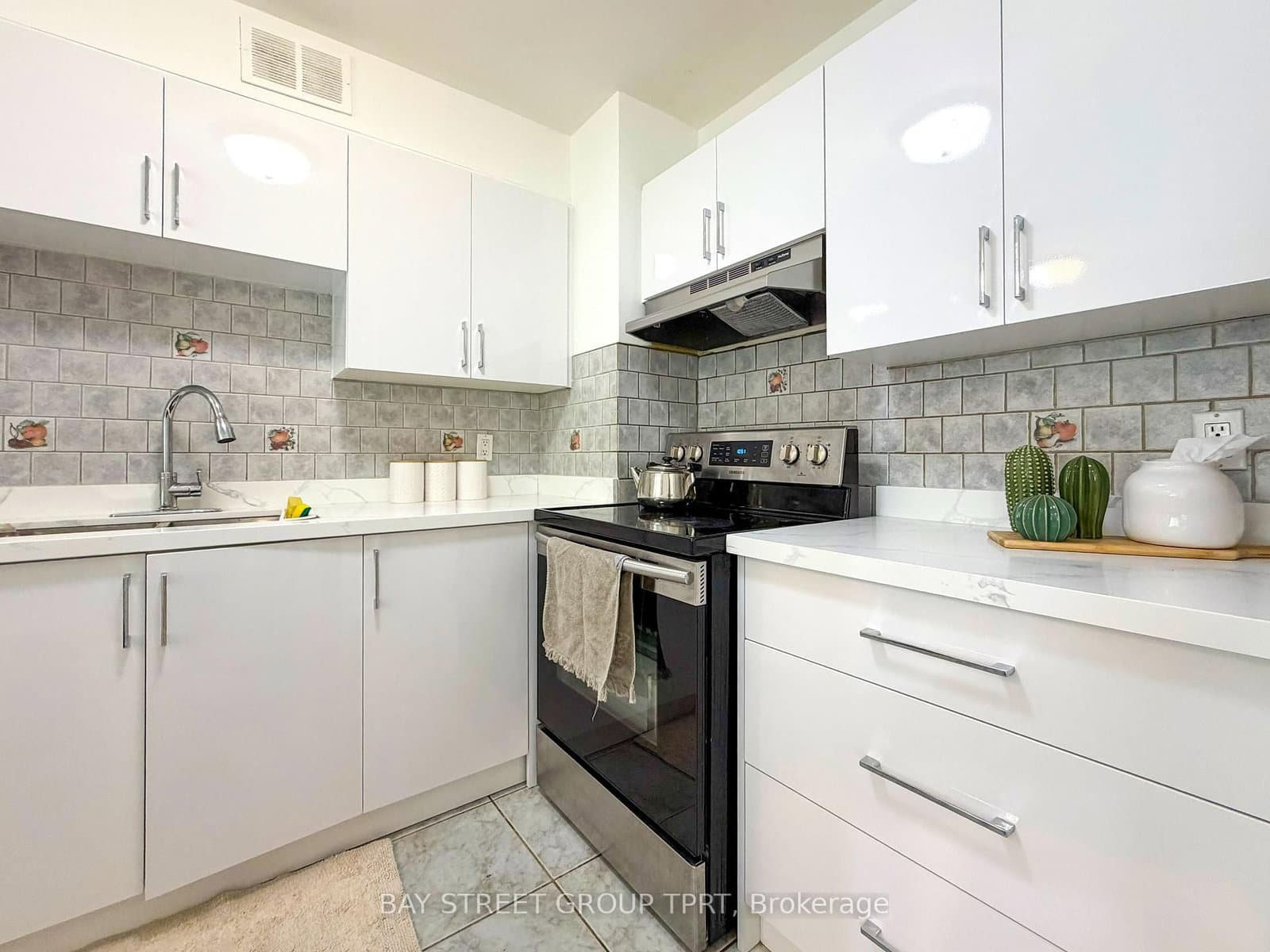 9 Four Winds Drive, Unit 208 thumbnail 8