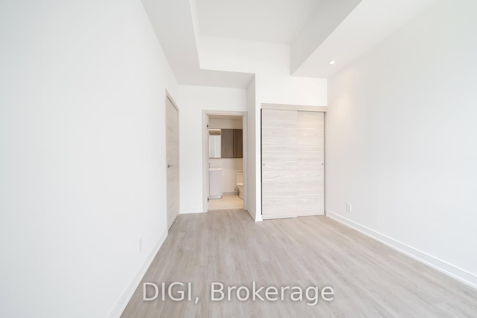 485 Perth Avenue, Unit W426 thumbnail 14