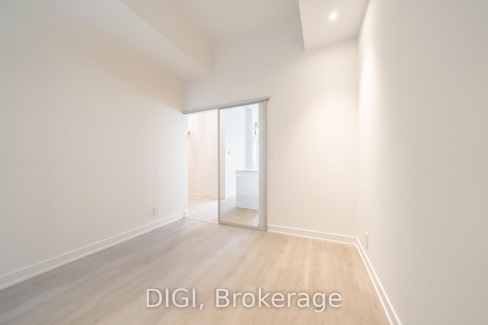 485 Perth Avenue, Unit W426 thumbnail 17