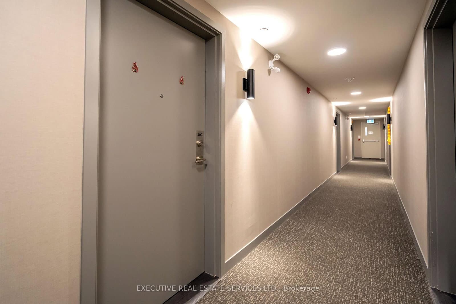 58 Sky Harbour Drive, Unit 402 thumbnail 13
