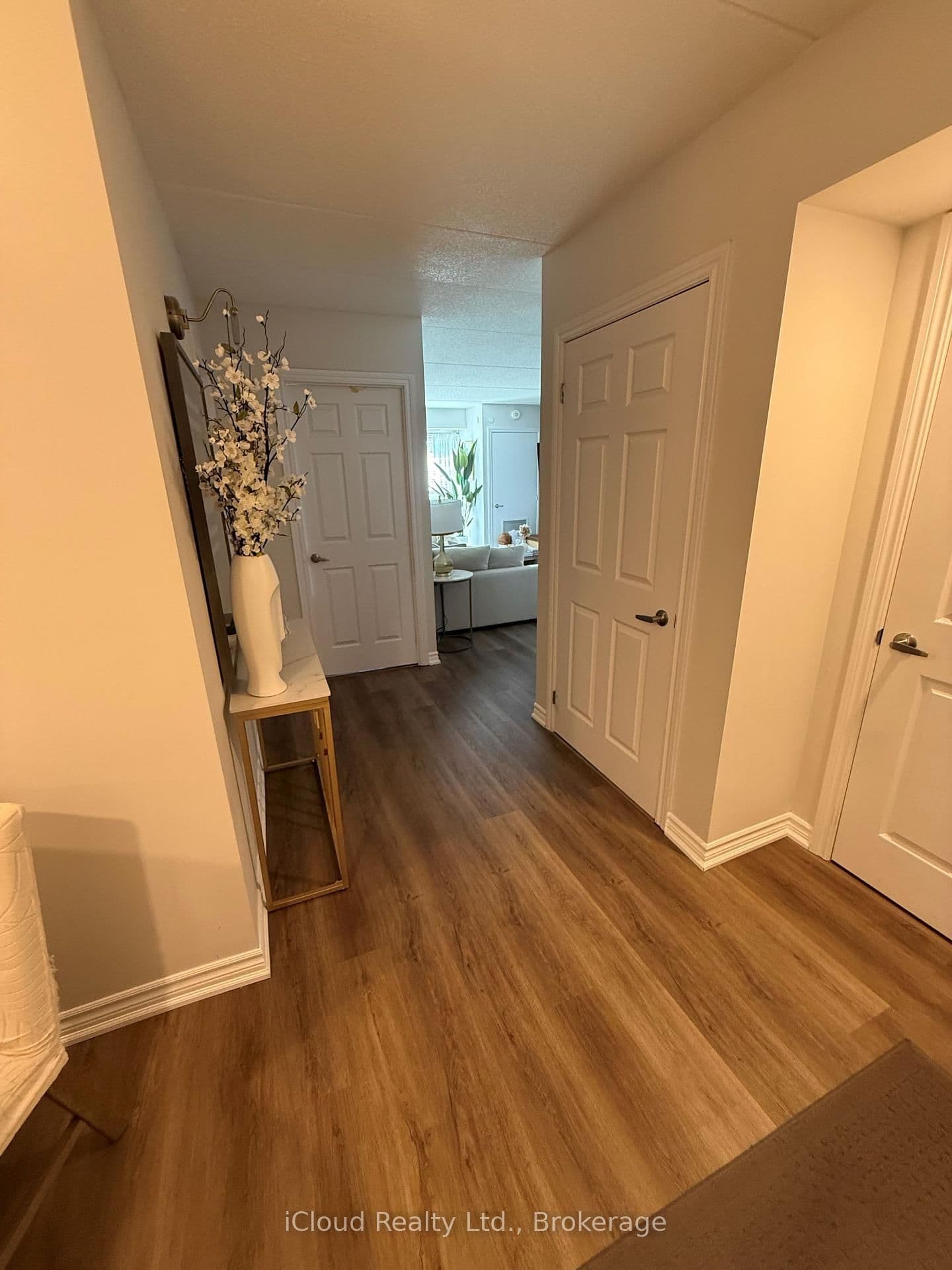 716 Main Street E, Unit 210 thumbnail 3