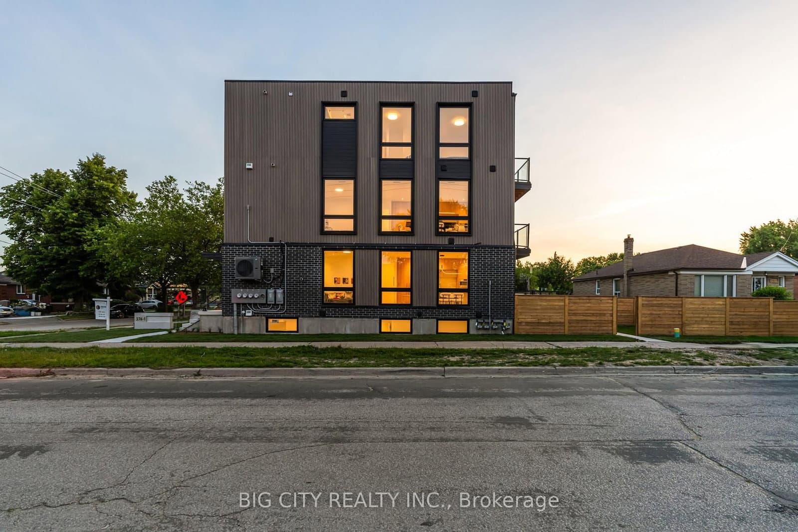276 Lanor Avenue, Unit 3 thumbnail 38