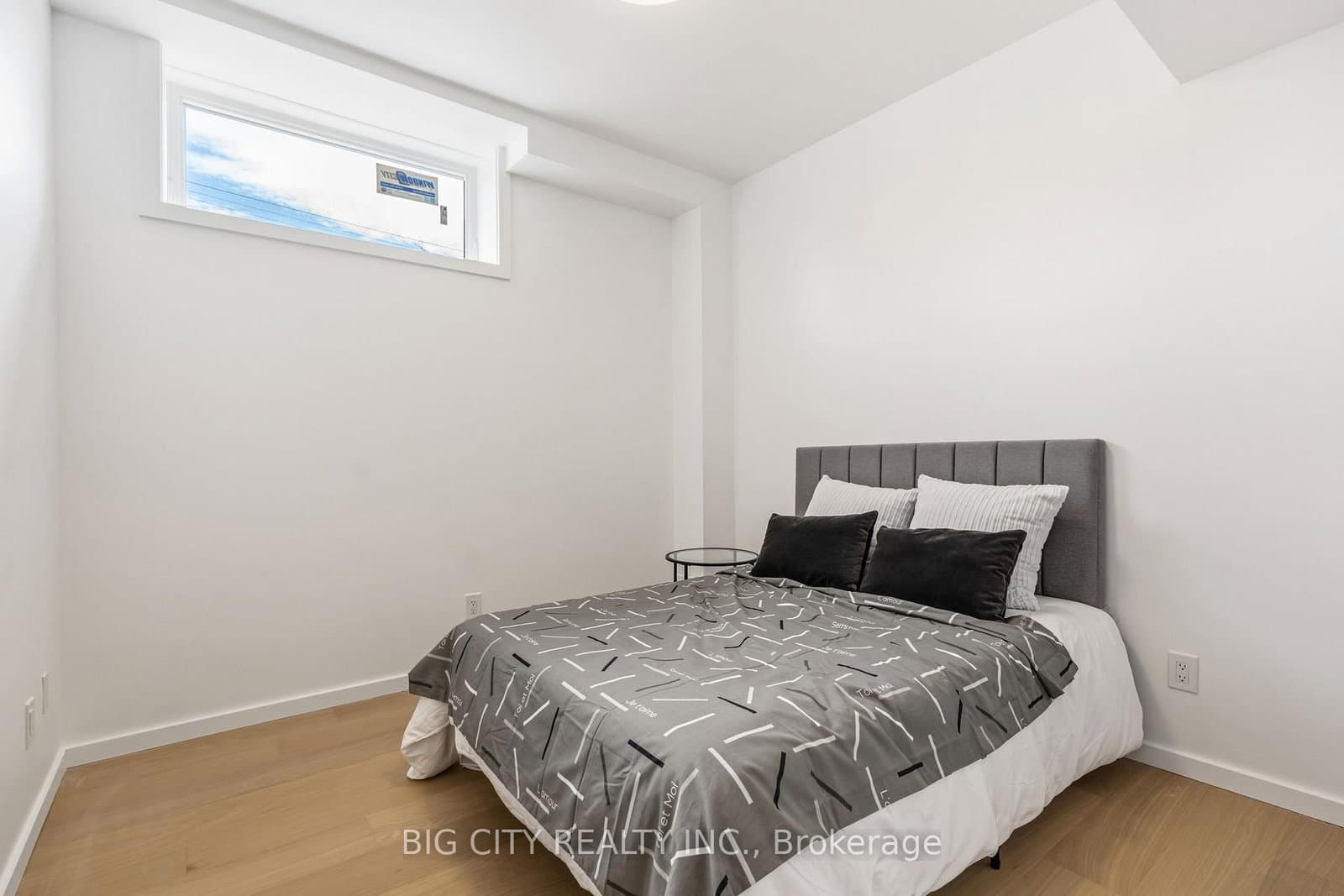 276 Lanor Avenue, Unit 1 thumbnail 29
