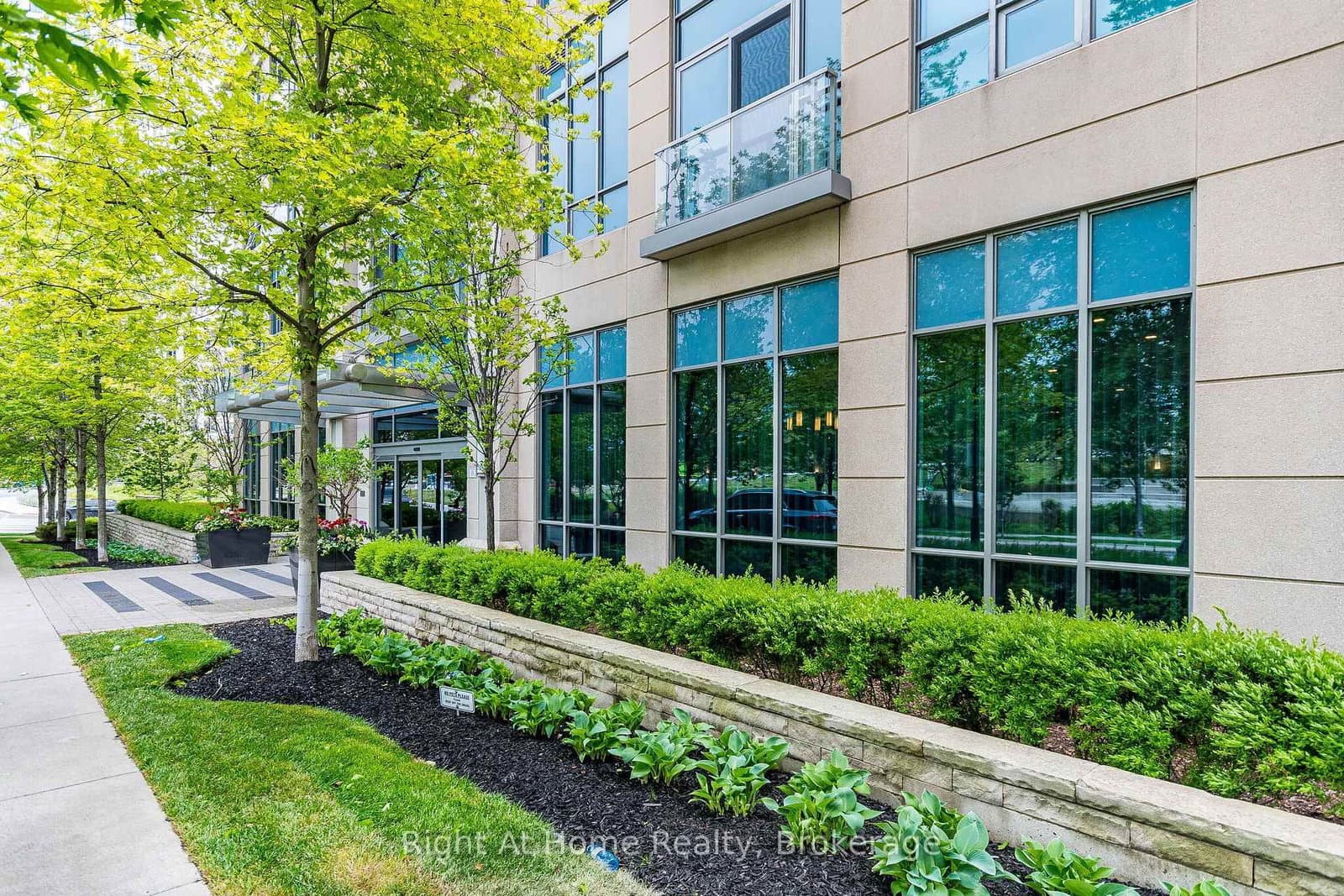 15 Viking Lane, Unit 1303 thumbnail 2