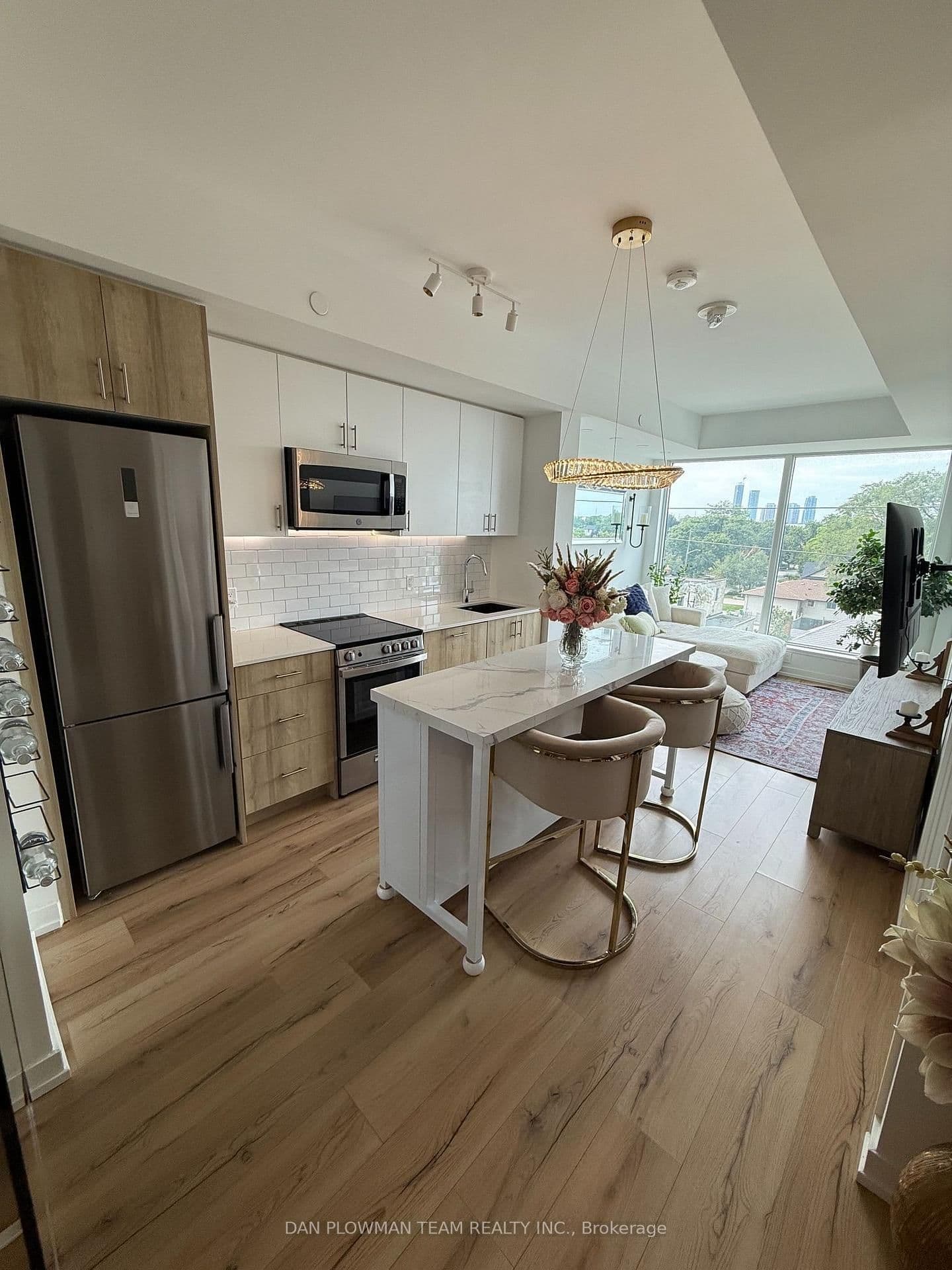 1195 The Queensway, Unit 405 - Image 1