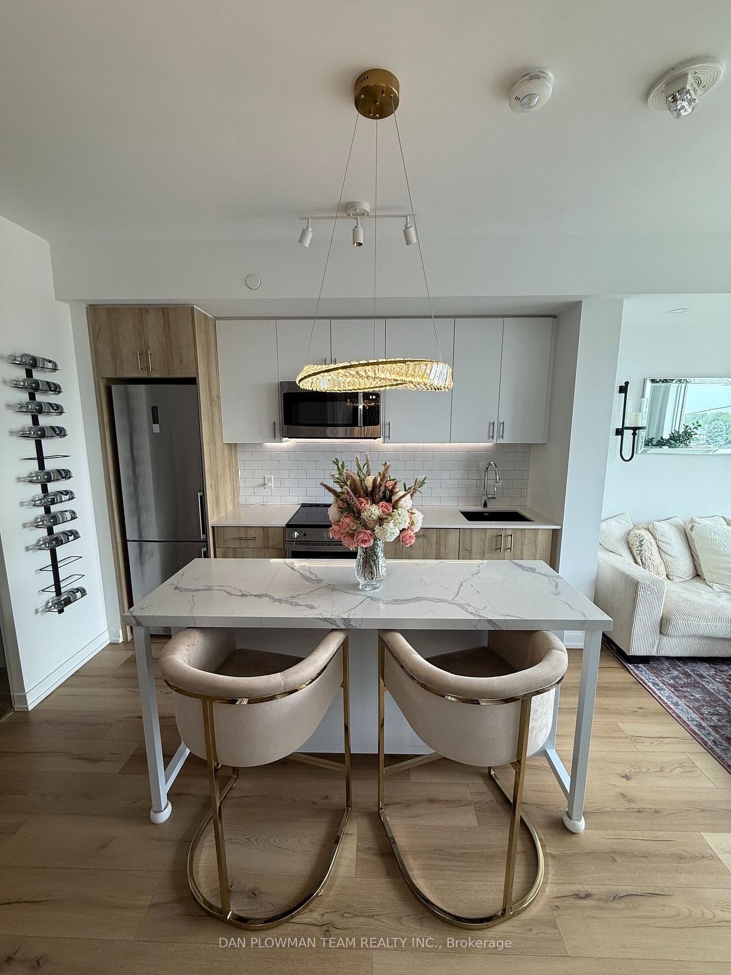 1195 The Queensway, Unit 405 thumbnail 2