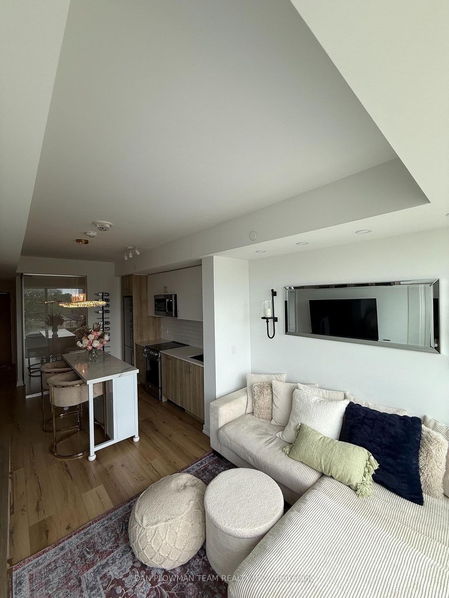 1195 The Queensway, Unit 405 thumbnail 3