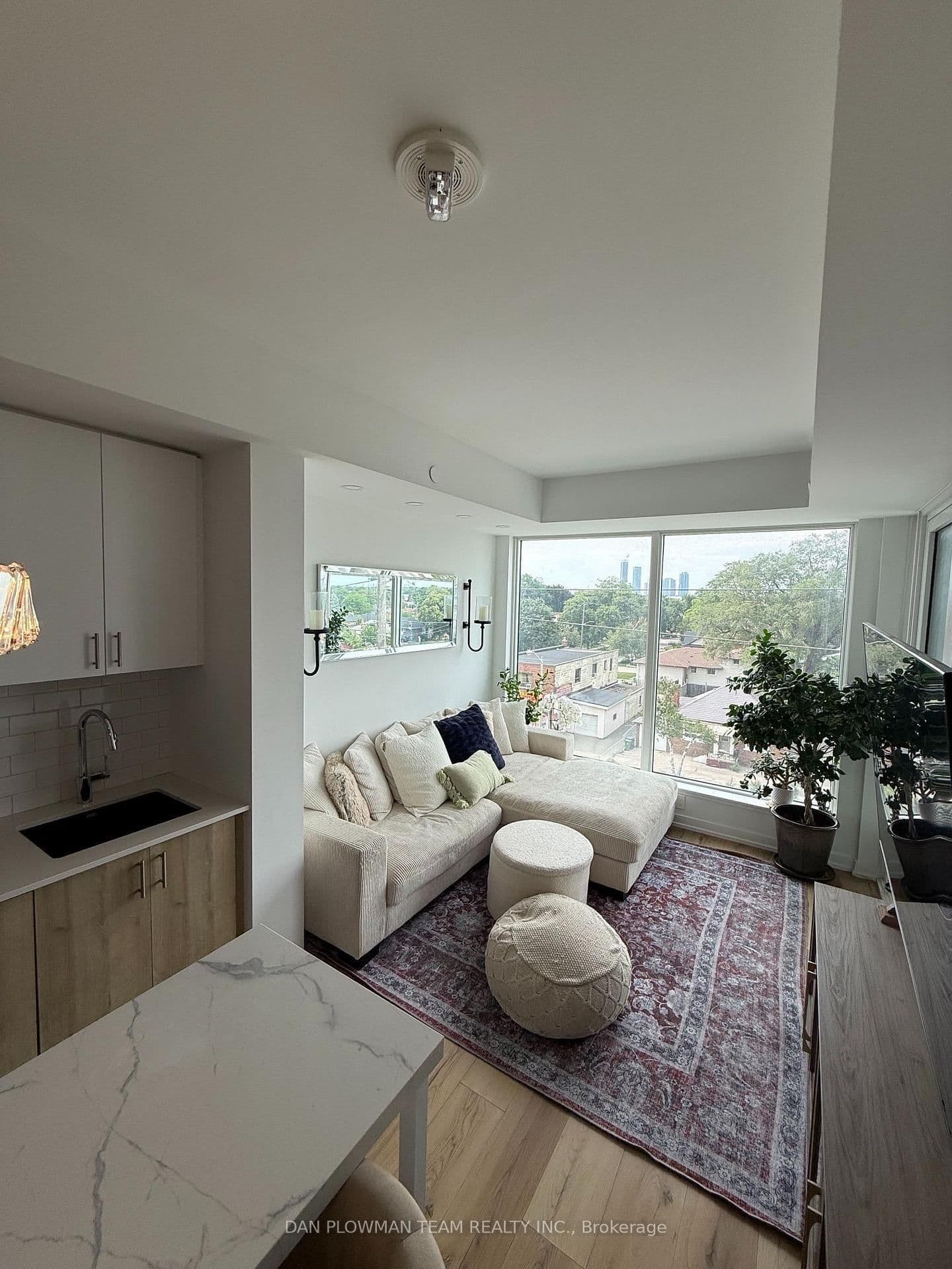1195 The Queensway, Unit 405 thumbnail 4