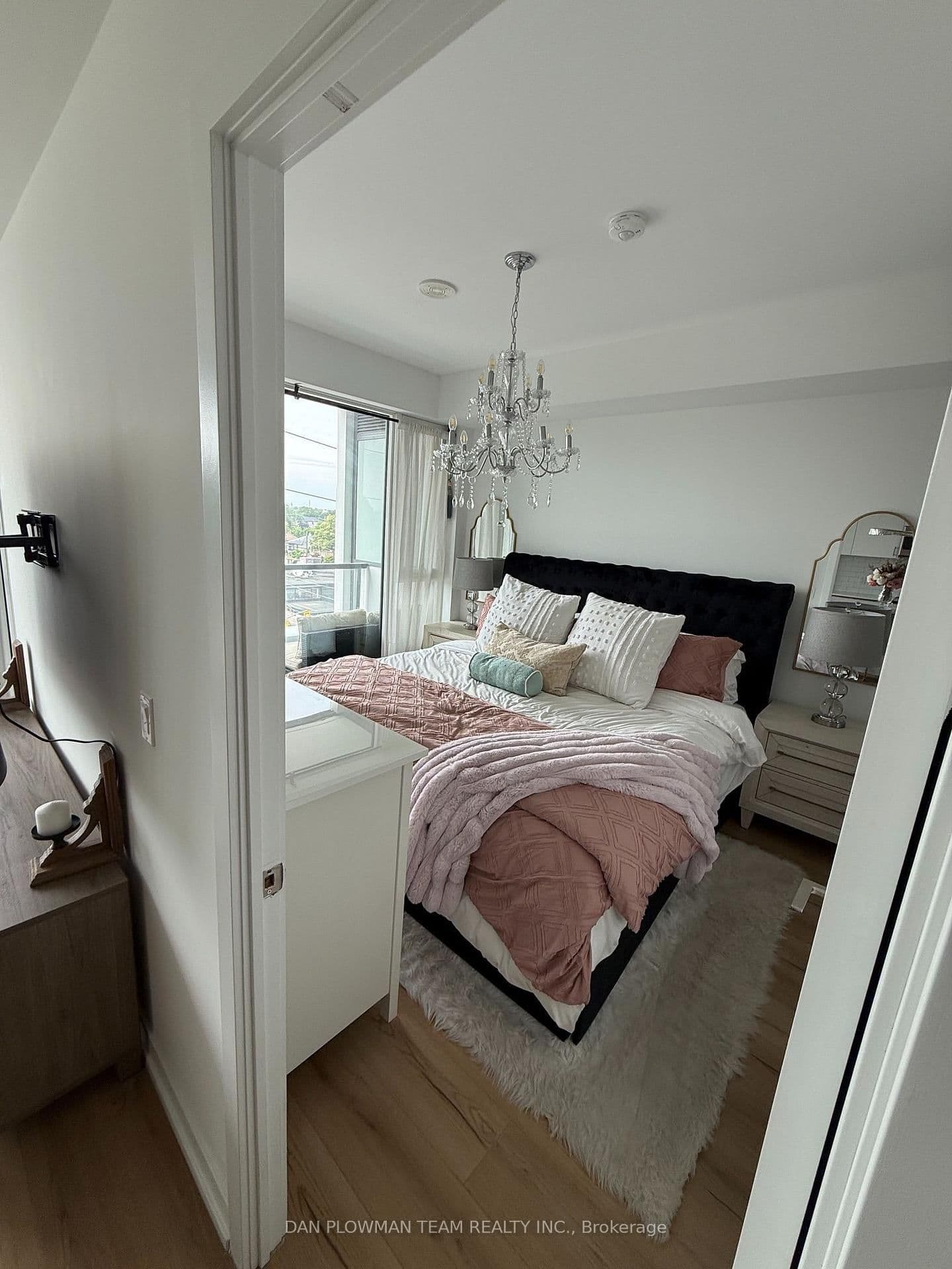 1195 The Queensway, Unit 405 thumbnail 5
