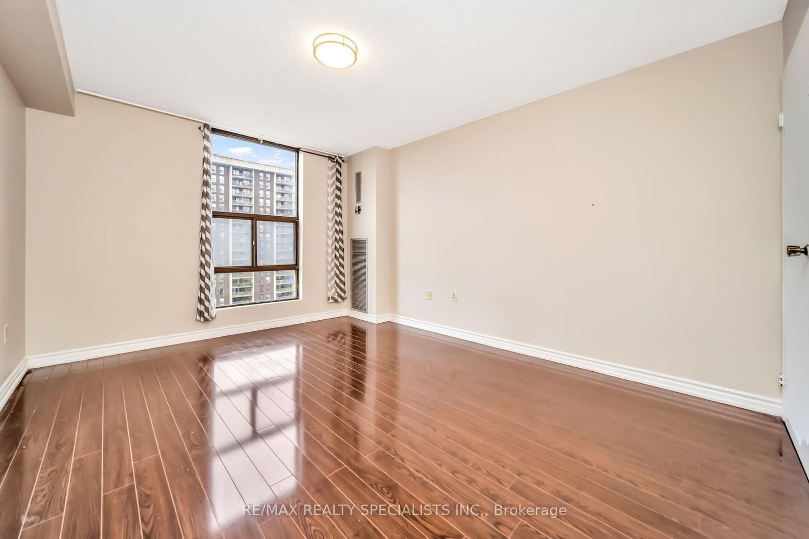 4 Kings Cross Road, Unit 1008 thumbnail 24