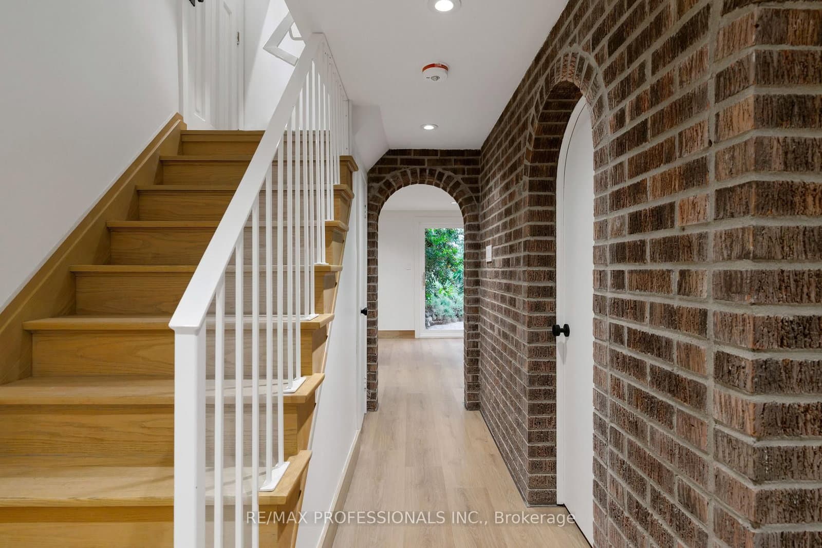 19 Arnold Avenue thumbnail 32